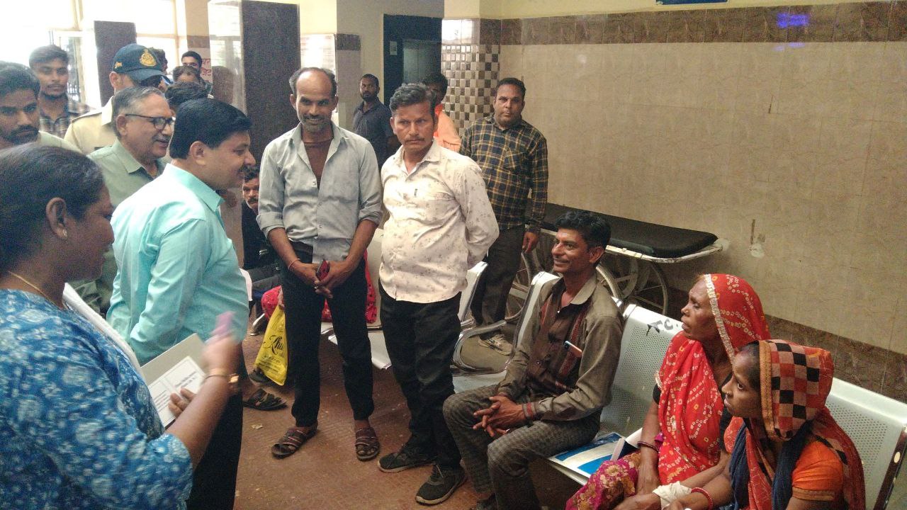 Video News … जिला अस्पताल में सफाई अव्यवस्था देख कलेक्टर बिफरे
