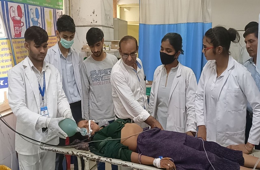 VIDEO…पहले डिवाइडर पर चढ़ा ट्रैक्टर, फिर दो हिस्सों में टूटकर पलटी ट्रॉली, दो
मजदूरों की मौत