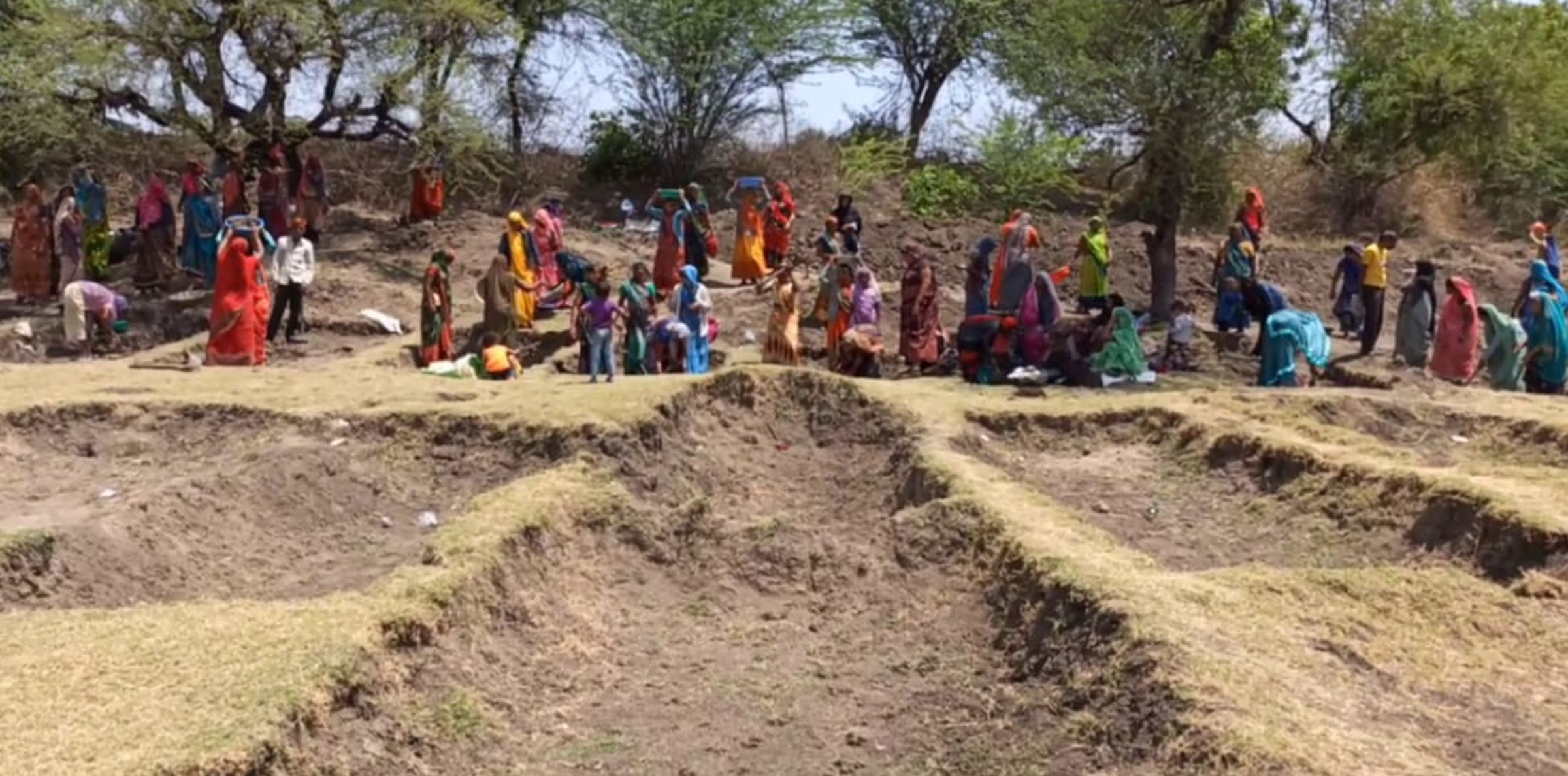 mnrega guide line : मनरेगा कार्य स्थलों पर छाया-पानी का टोटा, भीषण गर्मी में तप
रहे श्रमिक
