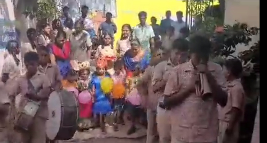 ग्रीष्मावकाश समाप्त होने के बाद स्कूल लौटे बच्चे.. ऐसे हुआ स्वागत .. देखें
वीडियो..
