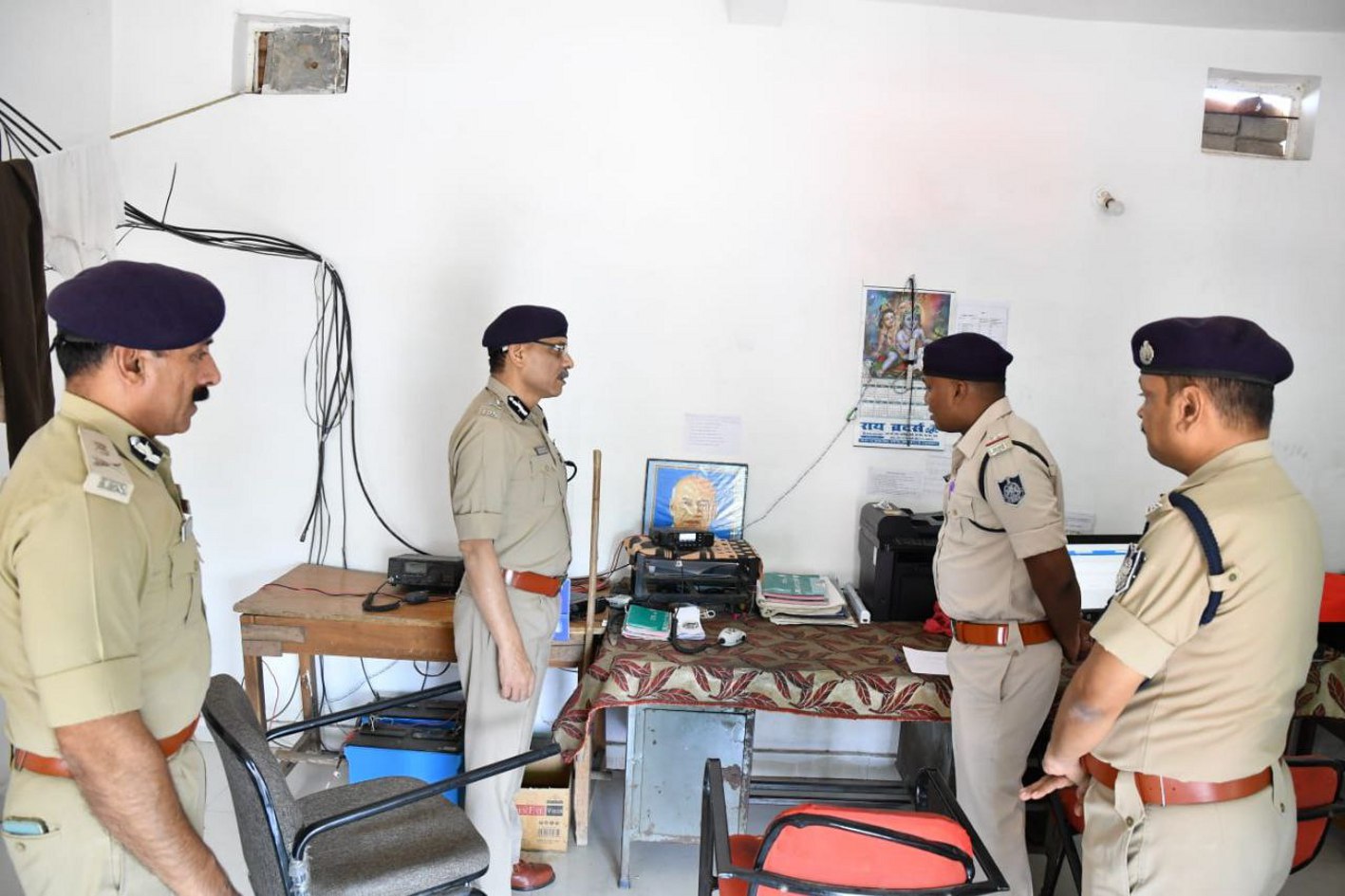 अचानक उमरिया के वायरलेस रूम पहुंचे डीजीपी, एचएफ सेट दुरुस्त करने दिया एक माह का
समय