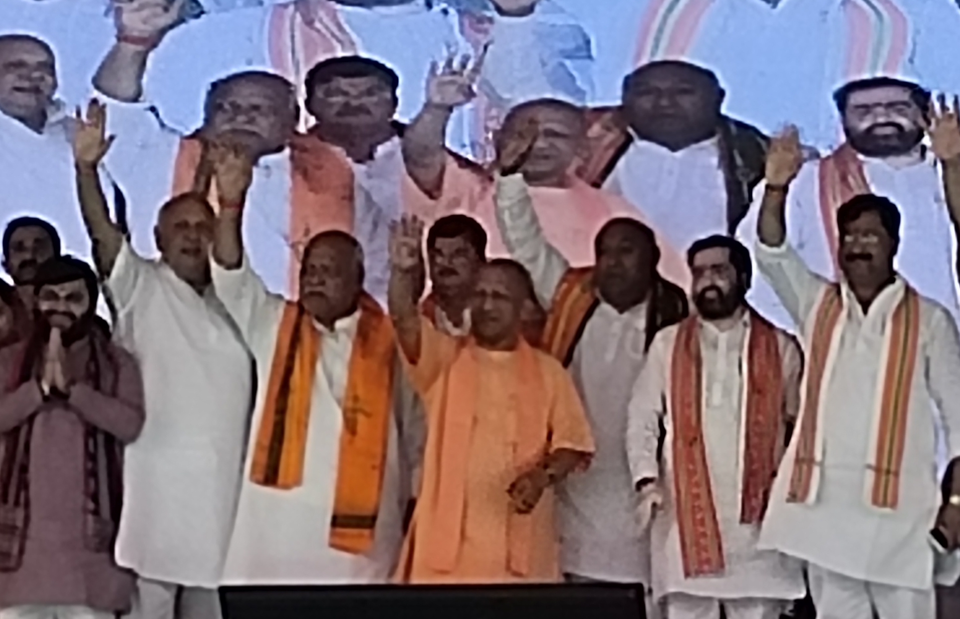 Video : सपा पर बरसे सीएम योगी, बताया कैसे सत्ता में सरकारी पैसे पर डालते थे
डकैती