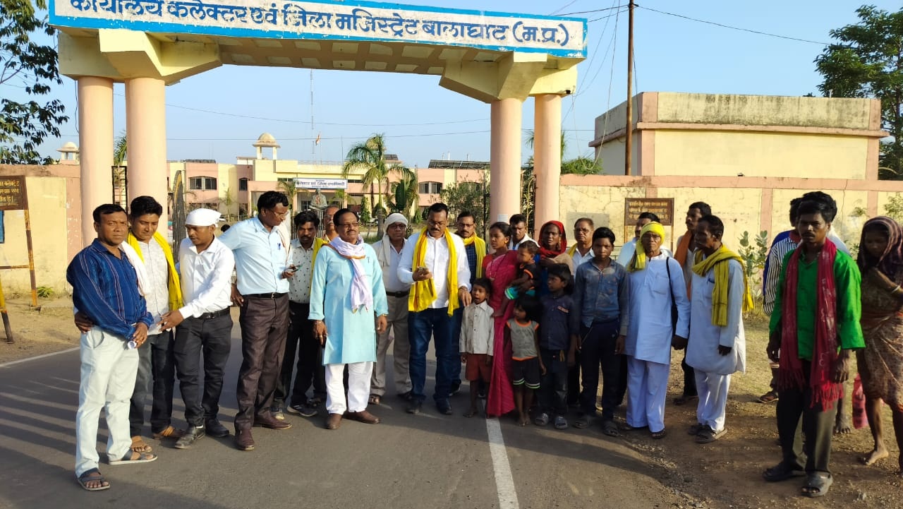 बिरजु मरावी आत्महत्या मामला-दोषी अधिकारियों, कर्मचारियों पर एफआइआर दर्ज किए जाने
की मांग
