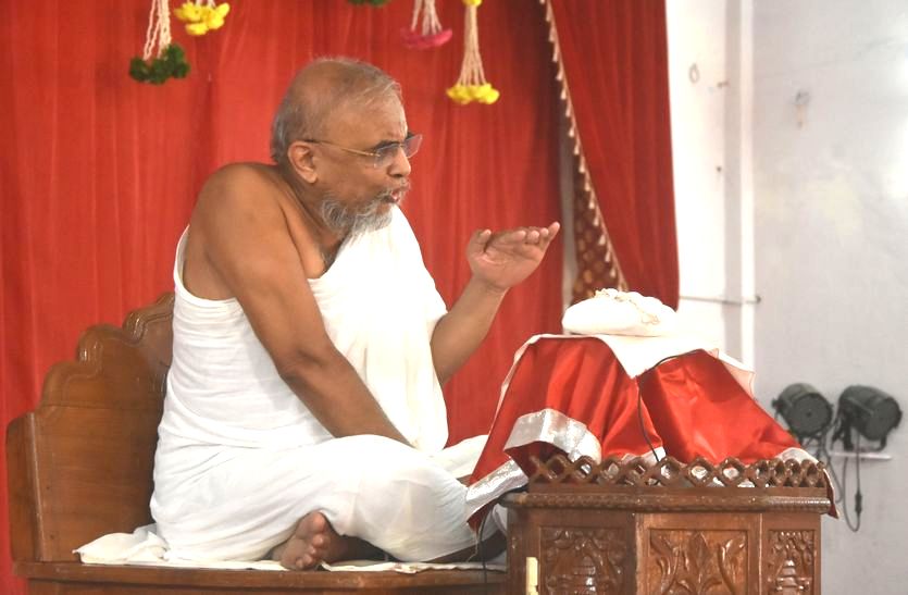 देखें वीडियो: सुखी जीवन के लिए संग्रह कम करो : आचार्यश्री कुलबोधि महाराज
