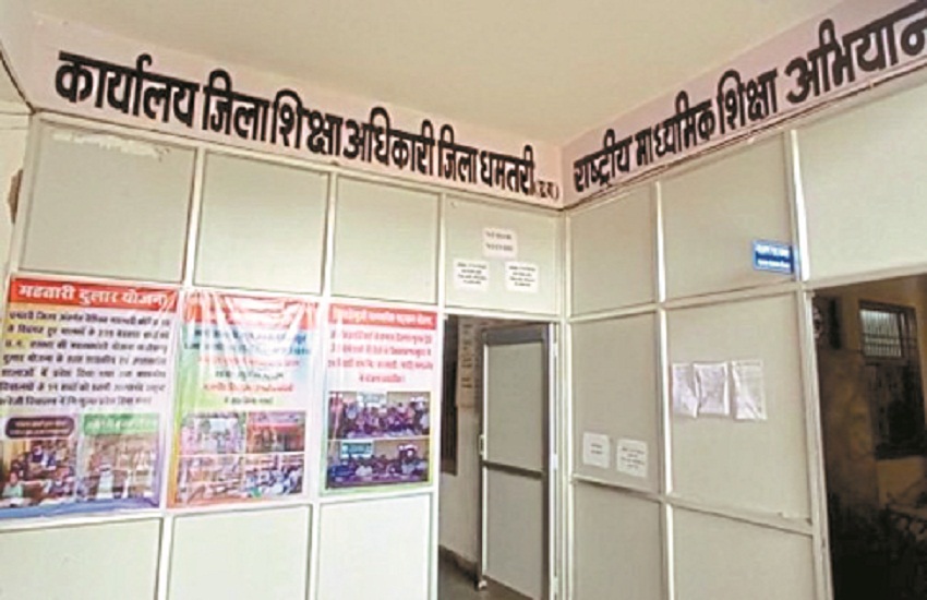 Cg Board: बारहवीं के उत्तर पुस्तिका जांच में लापरवाही, एक साथ 56 लेक्चरर हुए
ब्लैक लिस्टेड, देखें सूची