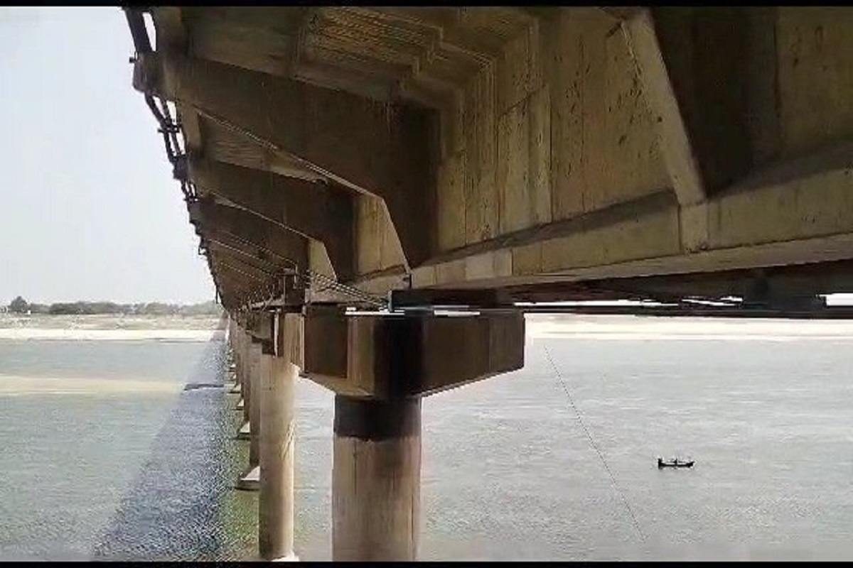 Mirzapur video: गंगा पर बने शास्त्री पूल का 7.48 करोड़ की लागत से तीन साल में
तीसरी बार होगा मरम्मत, डीएम ने दी जानकारी