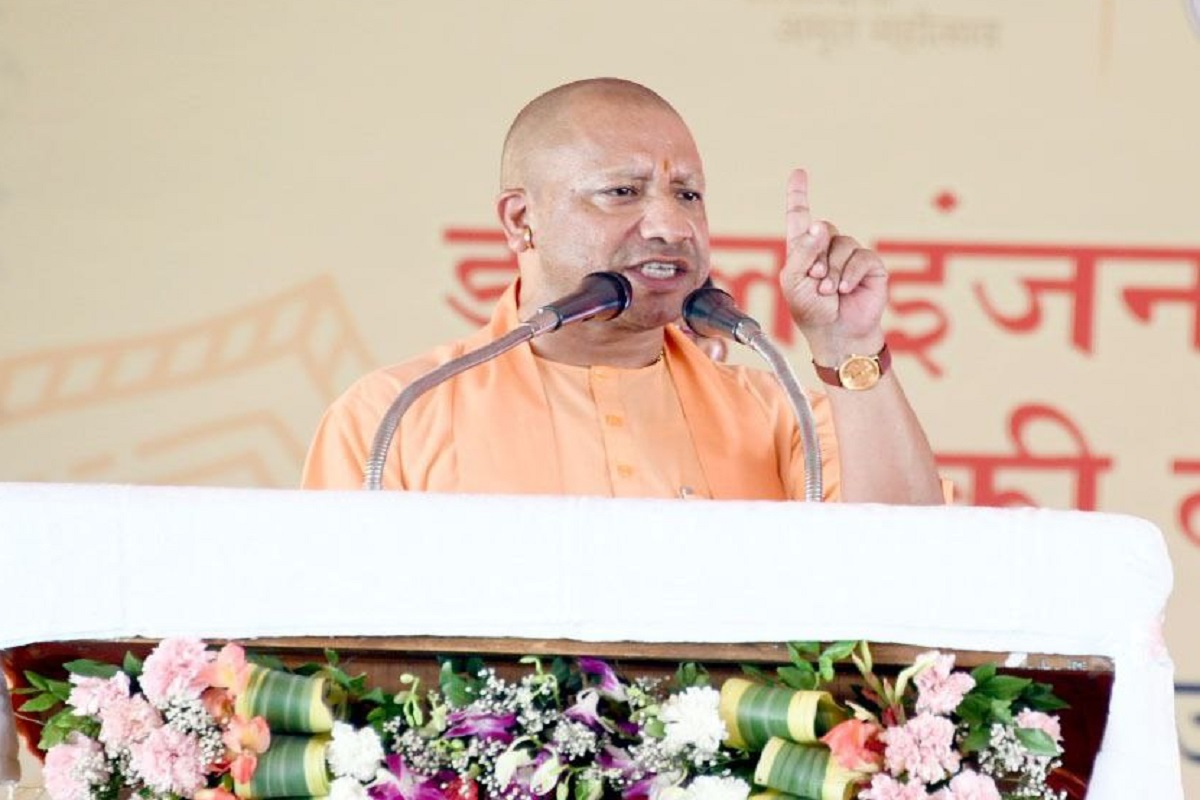 Cm Yogi In Sonbahdra: सीएम योगी ने मंच से कहा, अपने नाम जैसा सोने की चिड़िया बनने
जा रहा है सोनभद्र