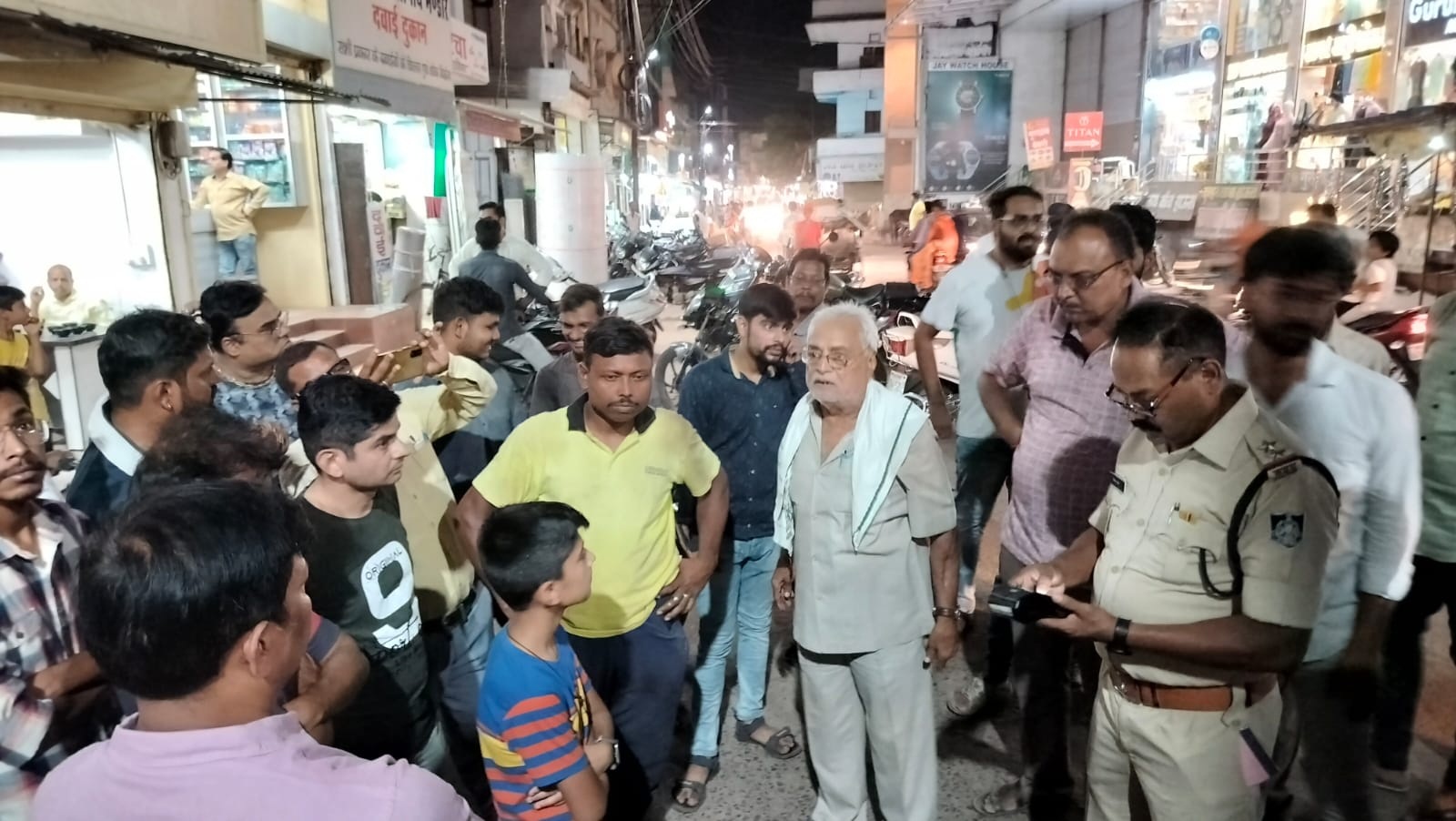 सडक़ दुर्घटना के बाद व्यापारियों ने जताया विरोध