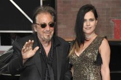 Al Pacino: 83 साल की उम्र में चौथे बच्चे के पिता बने ‘गॉडफादर’ अल पचीनो, 29 साल
की गर्लफ्रेंड ने दिया बेटे को जन्म - image