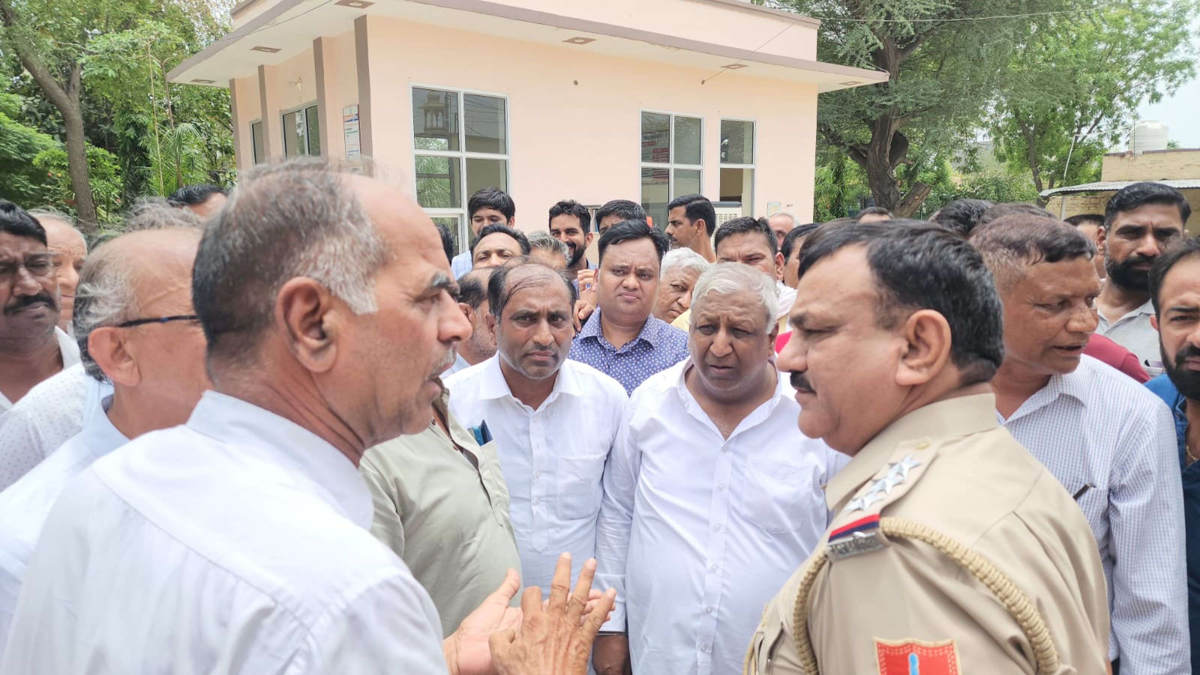 हनुमानगढ़ में चोर ने चौकीदार की आंखों में कैसे झोंका धूल, चकमा देकर मंडी में छह
दुकानों के तोड़े ताले