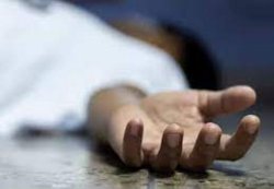 पत्नी के मरने की बात बताकर करने जा रहा था अंतिम संस्कार, साले ने शरीर पर निशान
देख बुला ली पुलिस - image