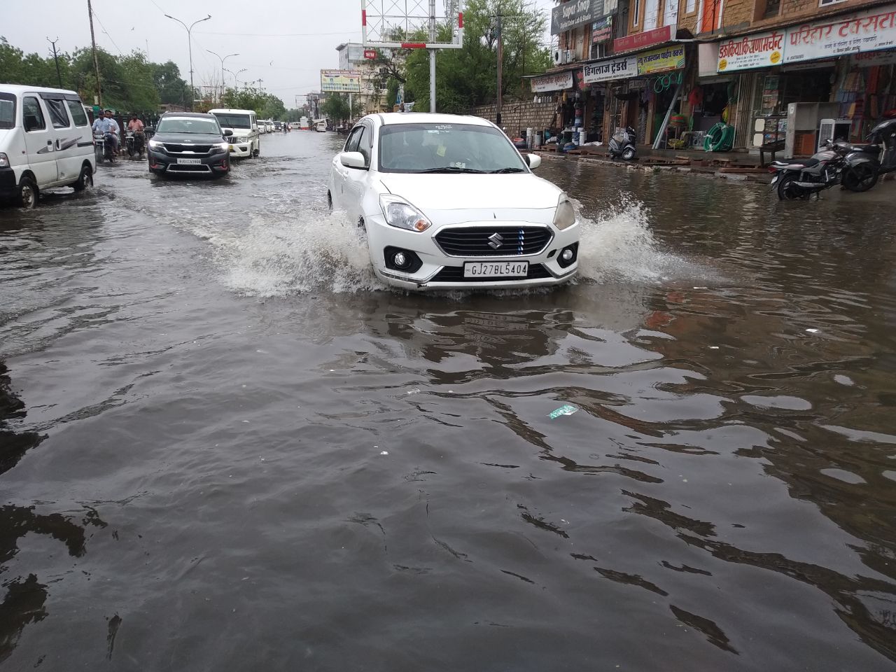 बाड़मेर के चौहटन में 10.31 इंच बरसात, निचले इलाके पानी से घिरे