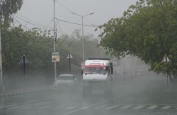 Weather News: वेस्‍ट यूपी में छाए बादल, कल से होगी झमाझम बारिश; IMD का
पूर्वानुमान - image