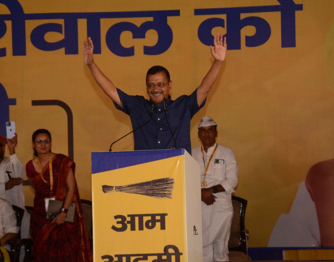केजरीवाल ने गहलोत सरकार पर किए प्रहार