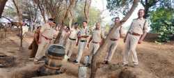 नदी-नाले-तालाब को कर रहे प्रदूषित, क्योंकि महुआ पास बनाने के लिए यही सेफ जोन - image
