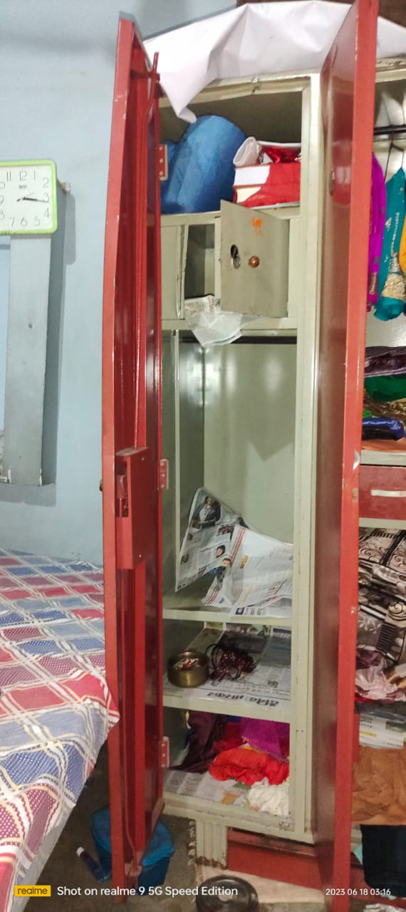 चाकू की नोक पर डकैतों ने १० लाख का माल किया पार