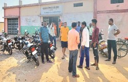दुकानदार ने सुबह खोली दुकान, बिखरा पड़ा हुआ था सारा सामान और यह देख उड़े होश - image