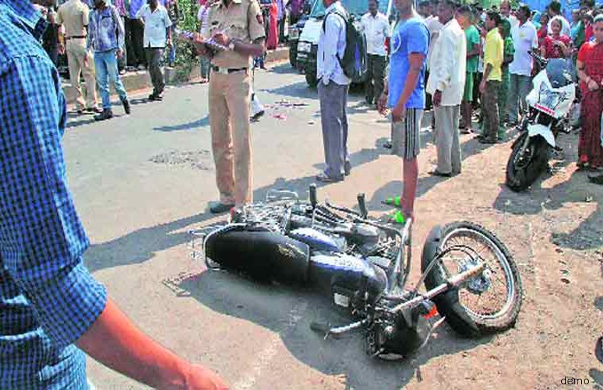 हादसा : तेज रफ्तार कार और बाइक में जबरदस्त भिड़ंत, 3 युवकों ने गंवाई जान, पसरा
मातम