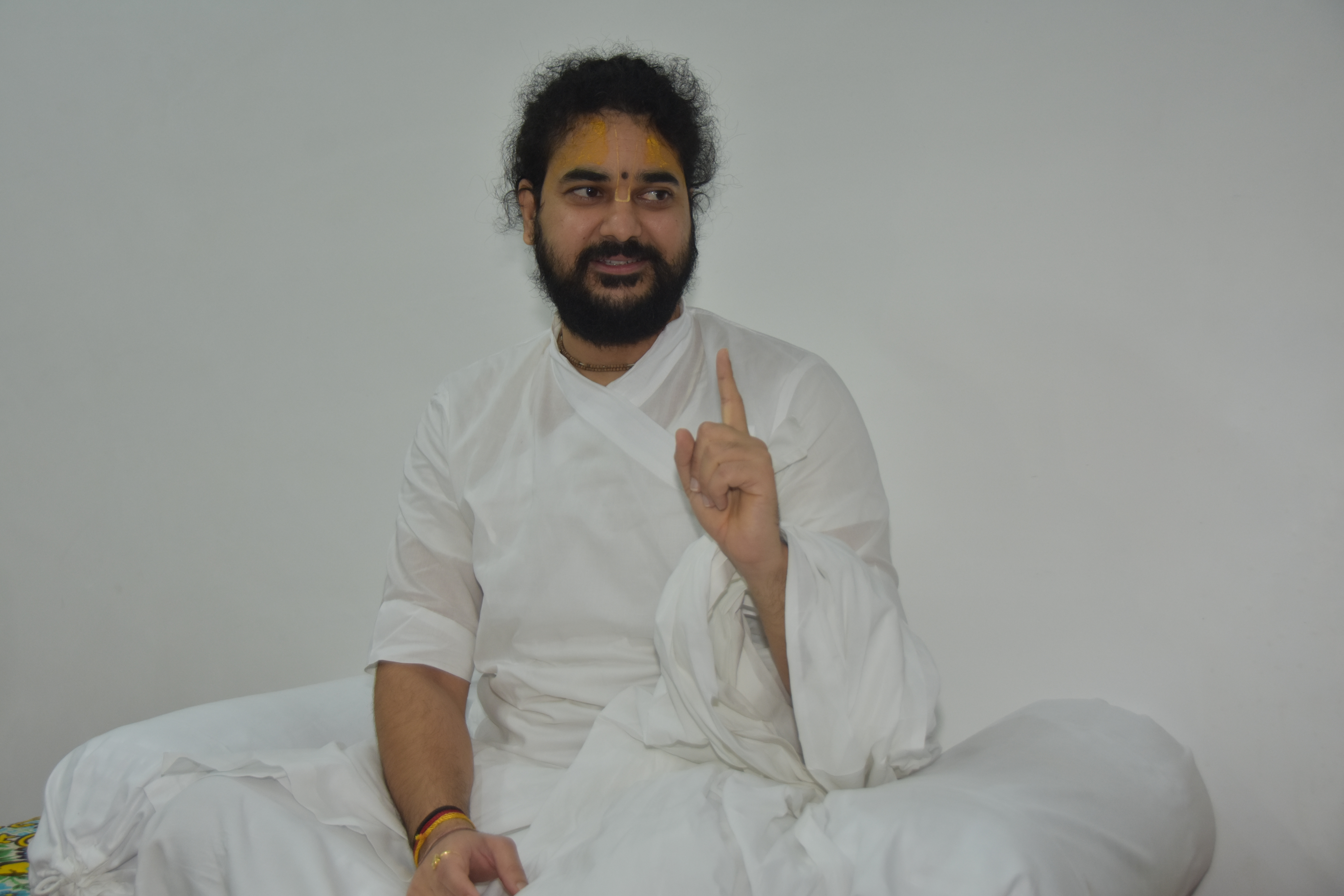 राजनेता धर्म का पालन अच्छे से करें तो संतों को सियासत में आने की जरूरत नहीं