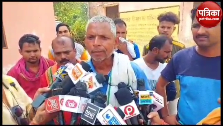 वीडियो : बेटे की मौत पर पिता बोला, सांसद बृजभूषण को लेकर उठी बात, बेटे ने कहा
क्या कर लिया, फिर शुरू कर दी पिटाई