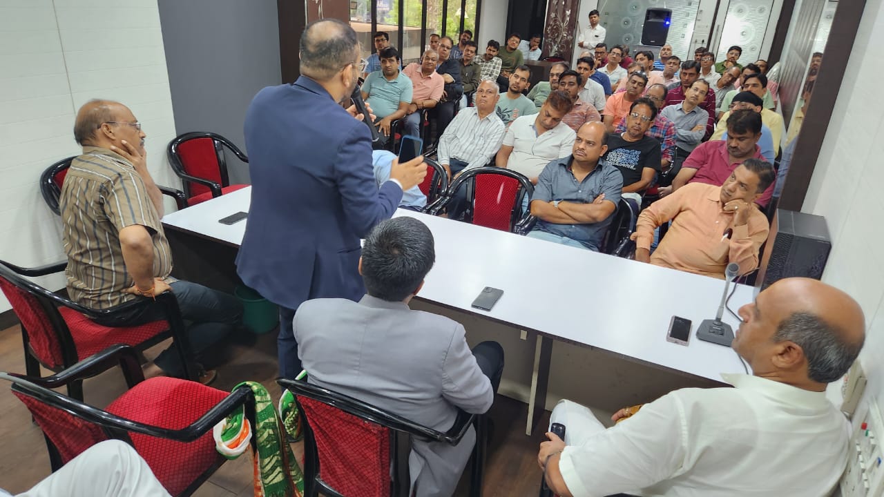 SURAT KAPDA MANDI: हैप्पी बिजनेस, हैप्पी लाइफ और सेल्फ ग्रोथ के राज समझे