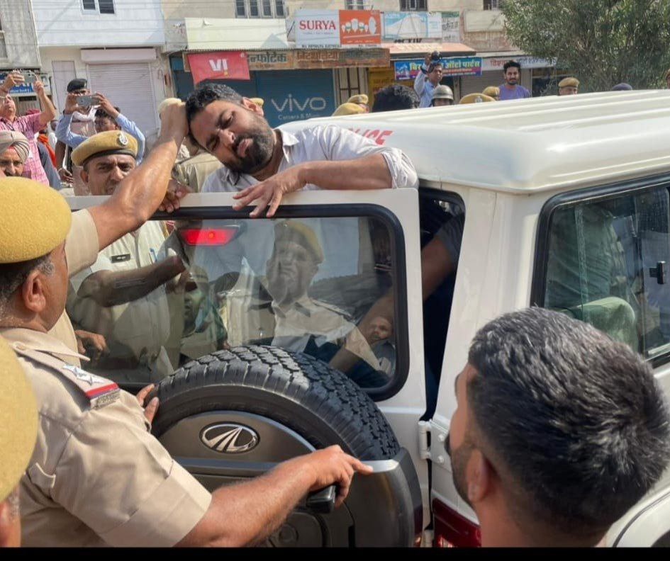 केजरीवाल व मान को काले झंडे दिखाने पर युकां कार्यकर्ता गिरफ्तार
