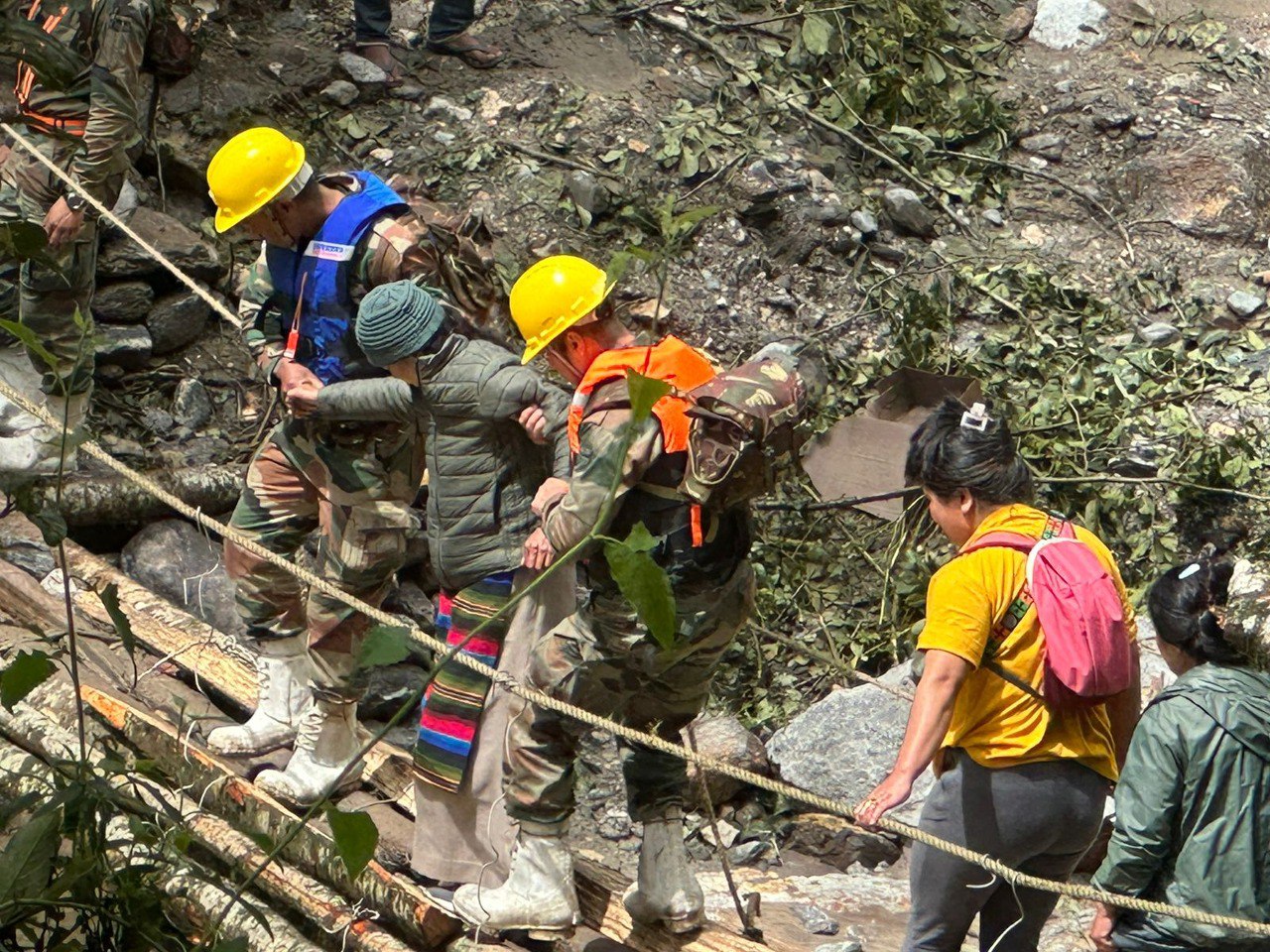 देखें वीडियो… सिक्किम में भूस्खलन के बाद फंसे सैलानियों के लिए कैसे देवदूत बनी
सेना