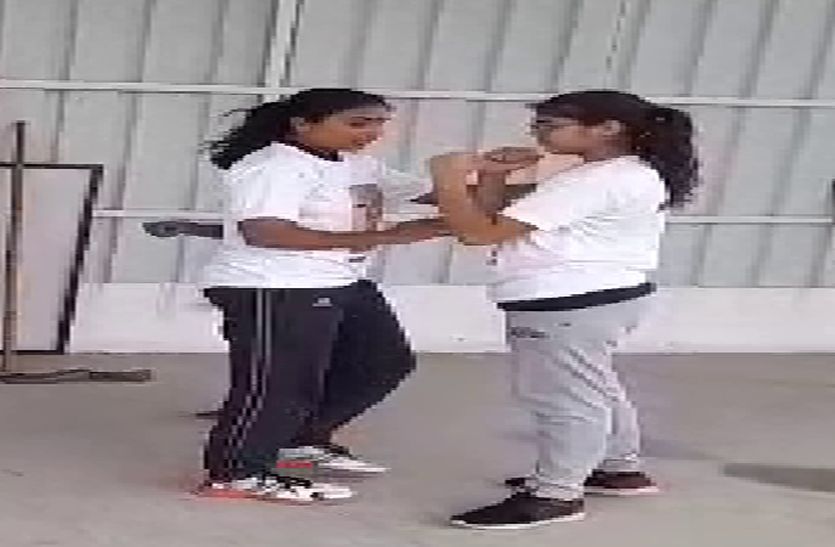 वीडियो- अजमेर.. लाडो ने चलाई लाठियां, कराटे में दिखाया दम