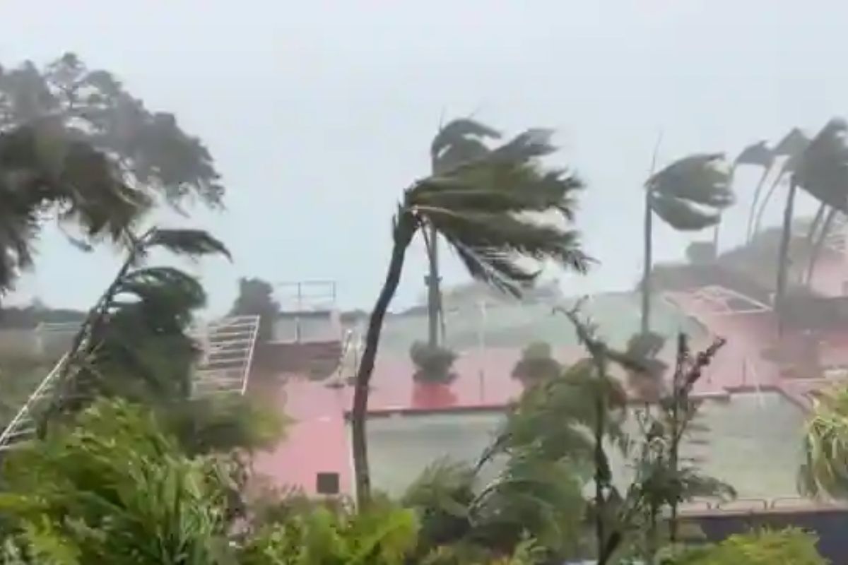 UP Monsoon Alert: यूपी में IMD ने आंधी तूफान को लेकर जारी किया अलर्ट, 100 किमी
रफ्तार से चलेंगी हवाएं, जानें अपने जिलों का हाल