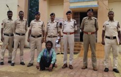 पत्नी से अवैध संबंध के शक में पत्थर से प्रहार कर दोस्त की हत्या, नहीं रहने पर भी
घर आता-जाता था दोस्त - image