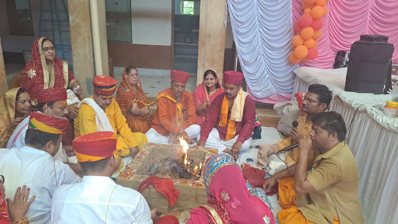 Video: मनुष्य का सबसे बड़ा शत्रु अहंकार है, अंहकार ही अंधकार का मार्ग : संत तारा
देवी