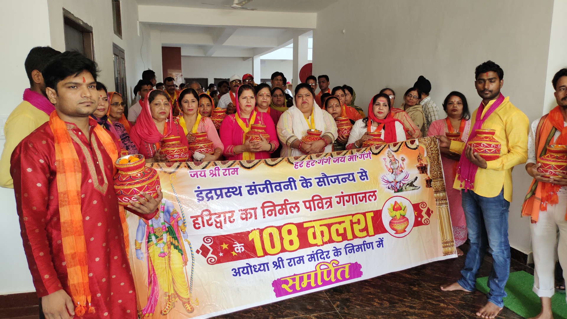 राम मंदिर में प्राण प्रतिष्ठा से पहले 108 कलश में हरिद्वार से गंगाजल लेकर पहुंचे
रामभक्त, जाने फिर क्या हुआ