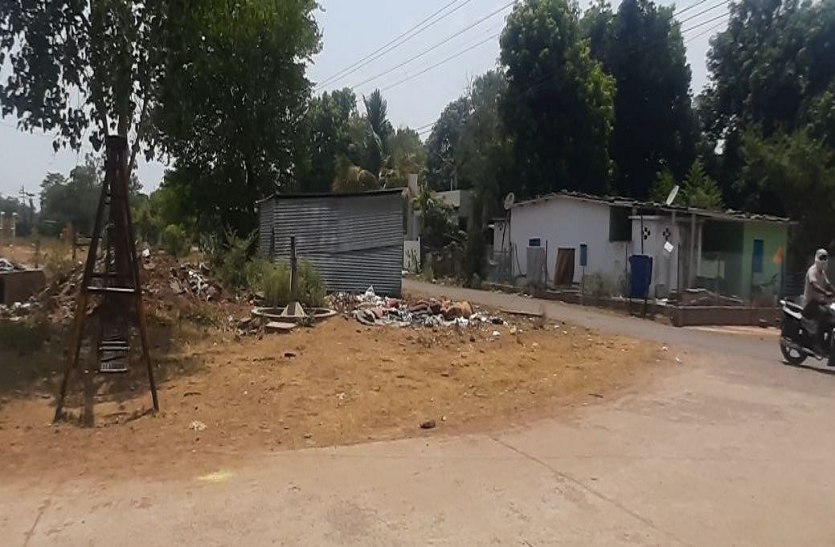 देखो..  बीएसपी टाउनशिप में पसरा कचरा, नहीं उठा रहा विभाग