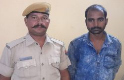 चोरी के मोबाइल के पेटीएम से नकदी निकालने का आरोपित गिरफ्तार - image