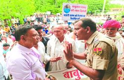 बाबू की मौत पर पटवारी हो गई निलंबित - image