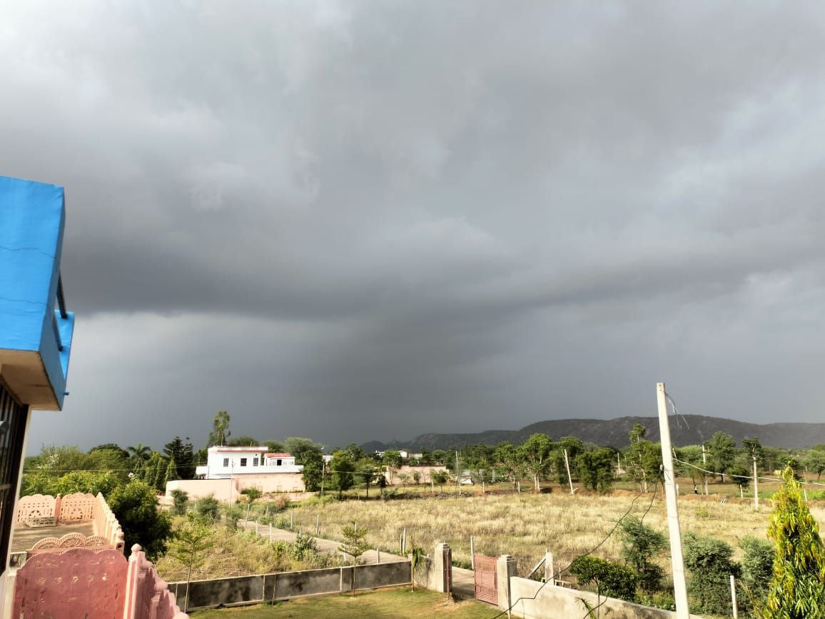 बिपरजॉय तूफान का असर: रिमझिम तो कहीं मध्यमगति की बारिश