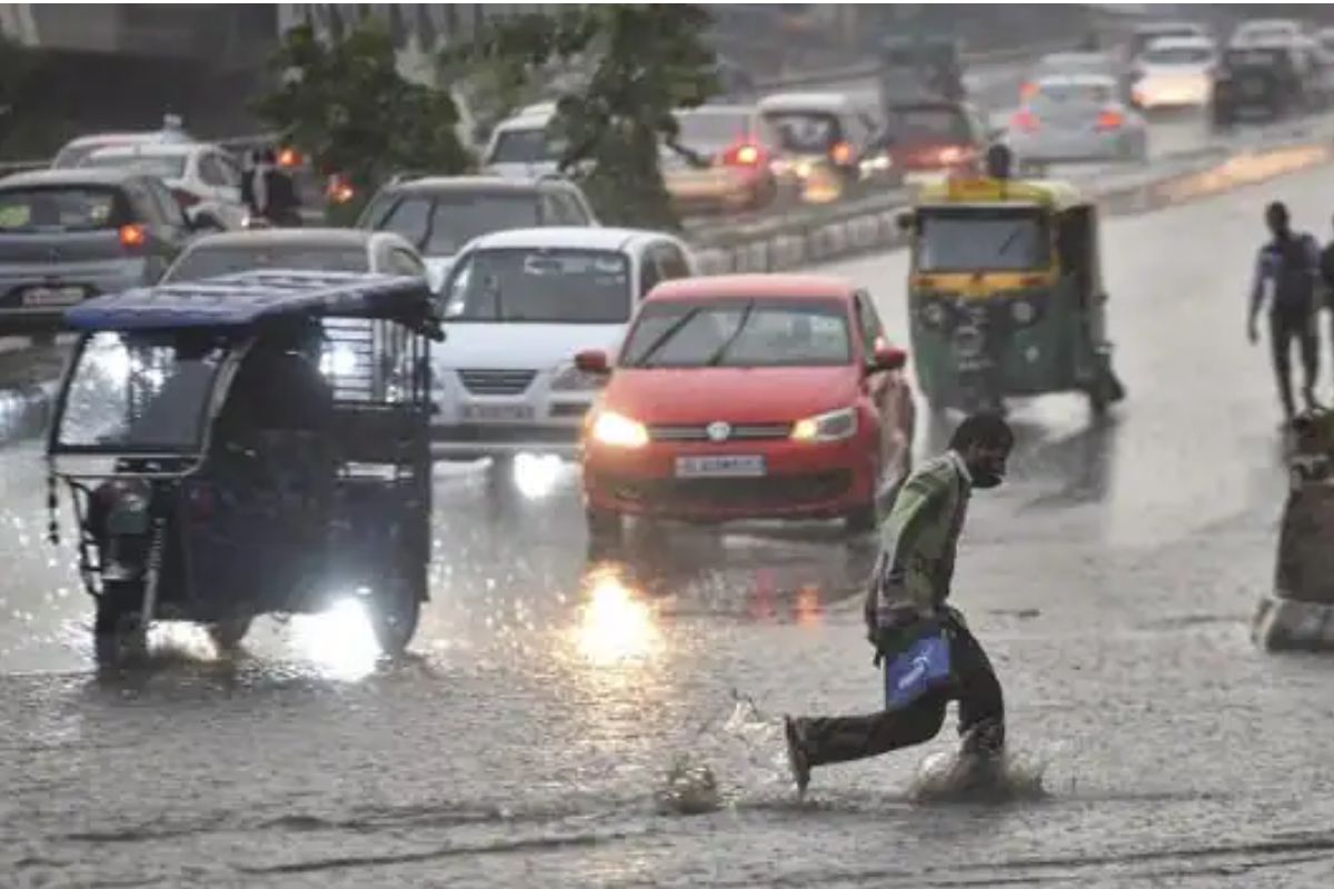 69 घंटे के अंदर जोरदार बारिश का Alert जारी, 40-50 की रफ्तार से चलेगी आंधी