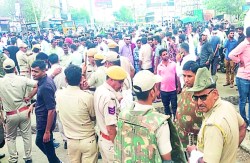 विवाद पर डीजे को किया जब्त, विरोध करने पर पुलिस ने किया लाठीचार्ज - image