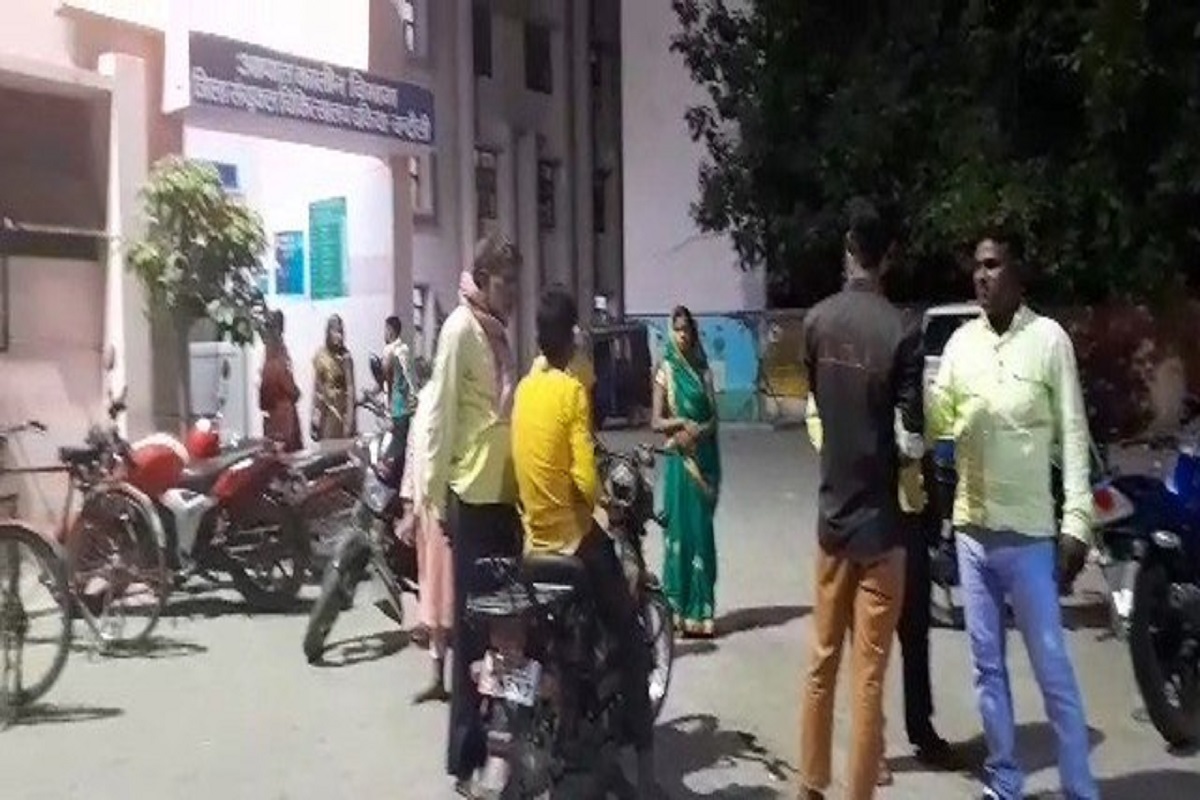 Chandauli news: घर लौट रहा था पांच वर्षीय बालक अचानक सामने से आ गयी ट्रैक्टर, मच
गया कोहराम