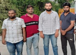 क्रेडिट कार्ड की सेवा निरस्त करने के नाम पर पूछा ओटीपी व खाते से उड़ा लिए 84
हजार रुपए, दिल्ली से 4 गिरफ्तार - image