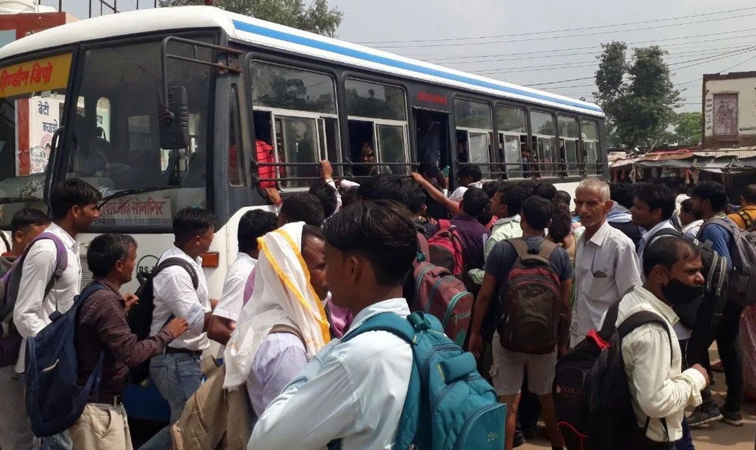 टिकट पर मचा बवाल तो पुलिस ने काटा गणवेश चालान, अब पूछी तादाद तो भूल गए गणना