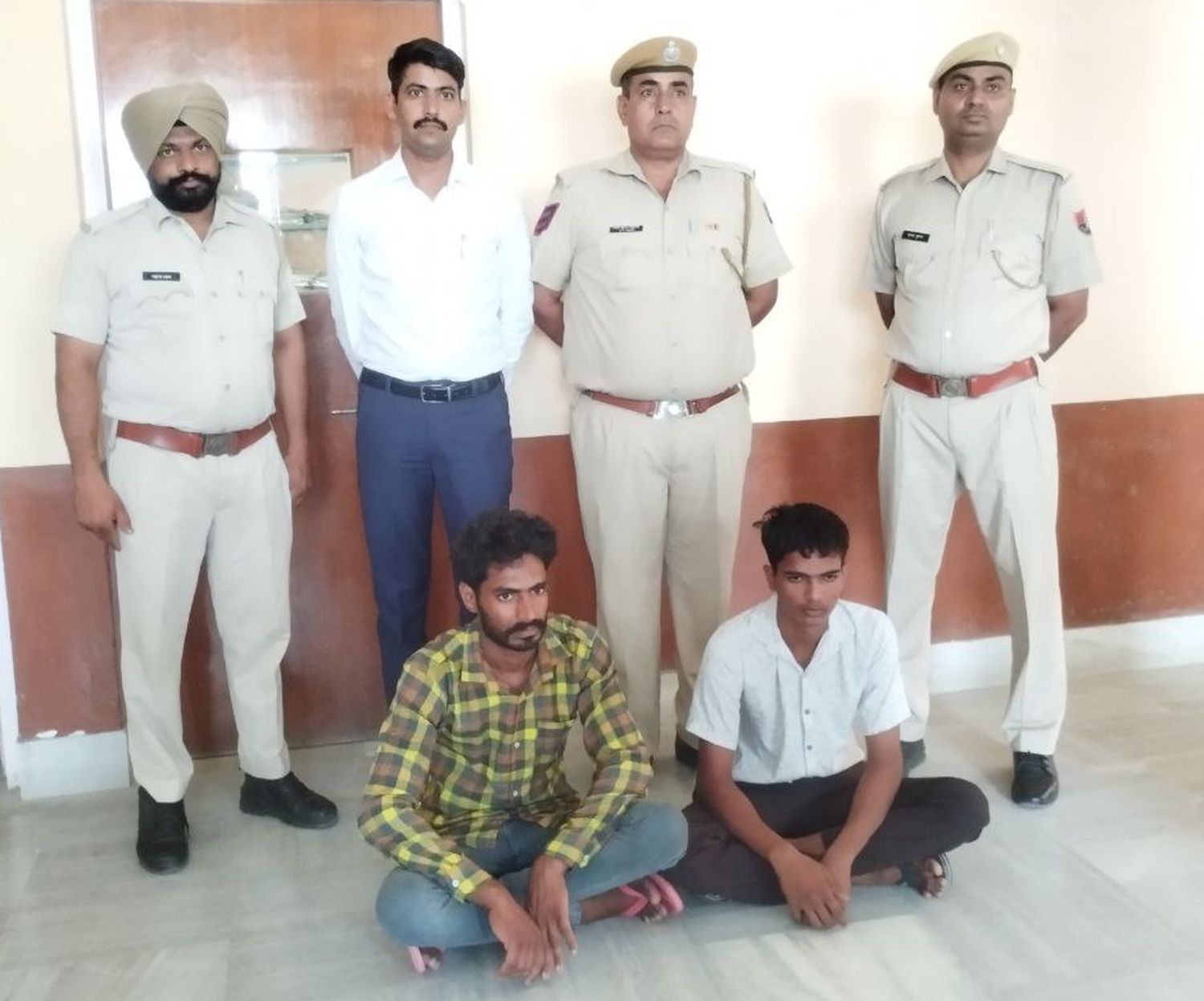 2 गोशाला, 10 मंदिर, 15 गुरुघरों को इसलिए बनाया निशाना कि दरबार से नहीं लौटेंगे
खाली हाथ