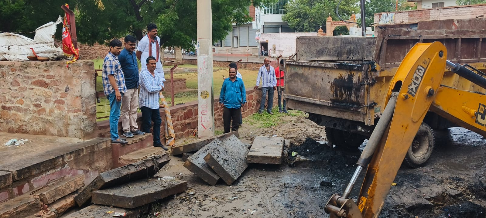 VIDEO…जानिये क्या हो रहा है नागौर में…!मानसूनी बारिश आने के पहले सफाई नहीं हुई
तो बाढ़ सरीखे हो जाएंगे हालात