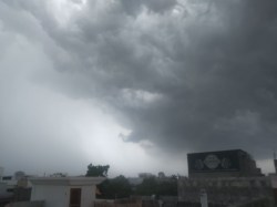 UP Weather forecast: यूपी के इन 9 जिलों में 12 घंटे के भीतर भारी बारिश और तूफान
का अलर्ट, देखें वीडियो - image