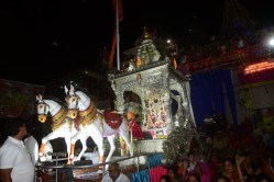 Jagannath Rathyatra रजत रथ में सवार हो प्रभु जगन्नाथ आज पहुंचेंगे भक्तों के बीच,
सैंकड़ाें श्रद्धालु खींचेंगे रथ - image
