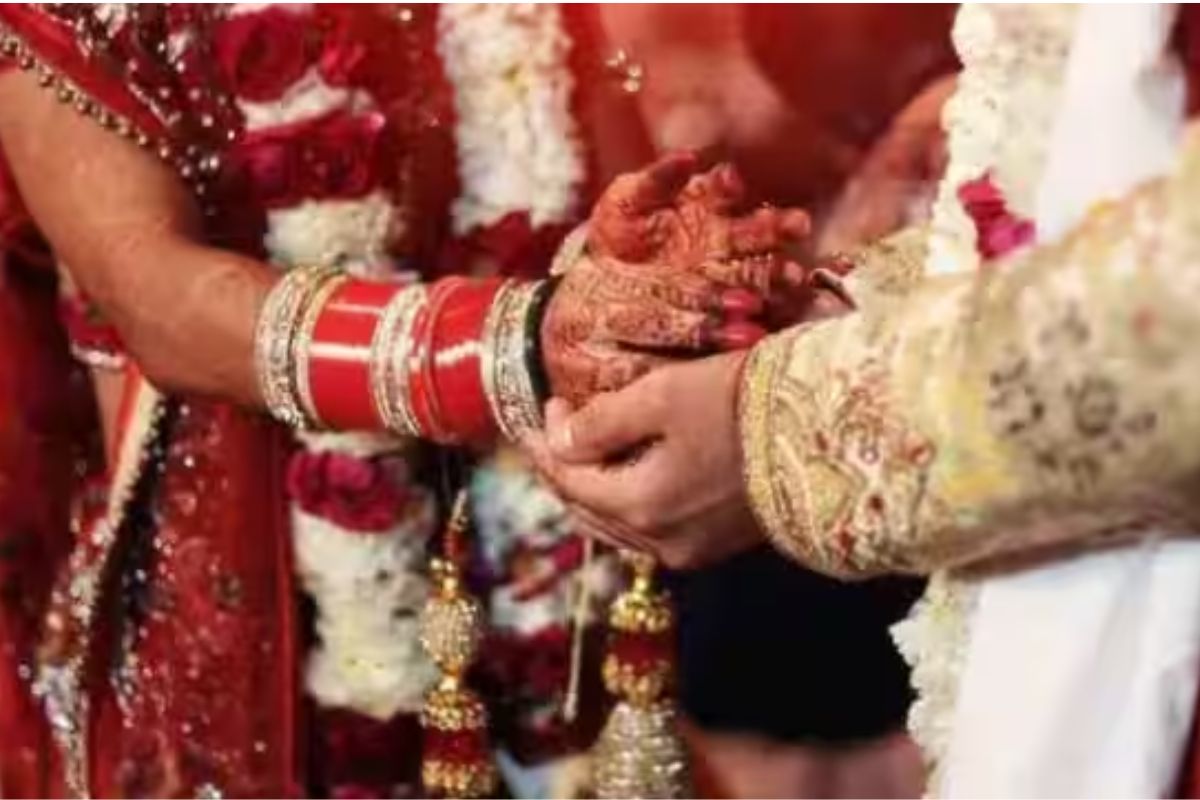 Ghazipur News: प्रधानमंत्री का नाम नहीं बताने पर टूट गई शादी, ससुराल वालों ने
दूल्हे को बताया हाफ माइंड