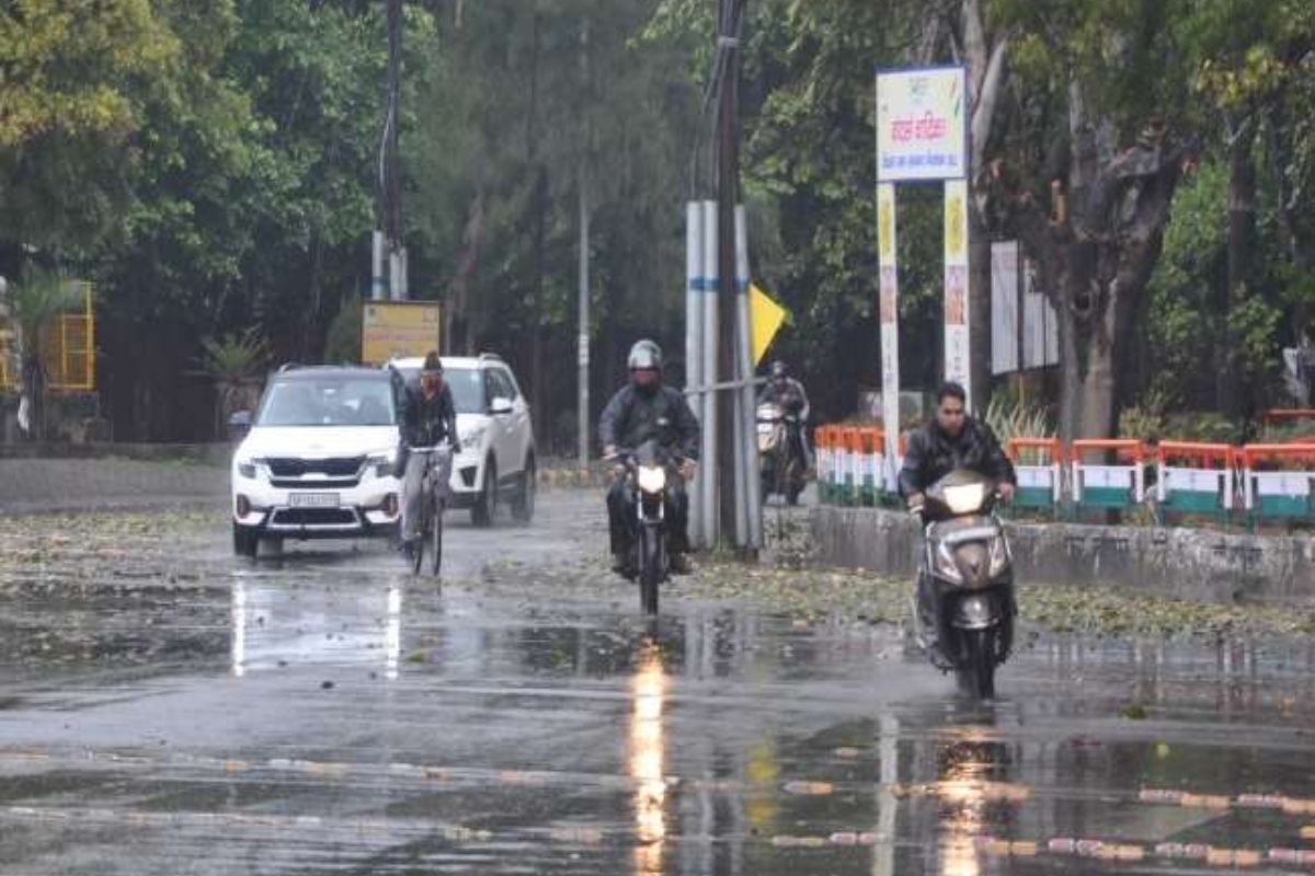 Rain Alert: मेरठ में बारिश शुरू, 29 जिलों में प्री मानसून दिलाएगा गर्मी से राहत,
60-70 की रफ्तार से चलेगी आंधी