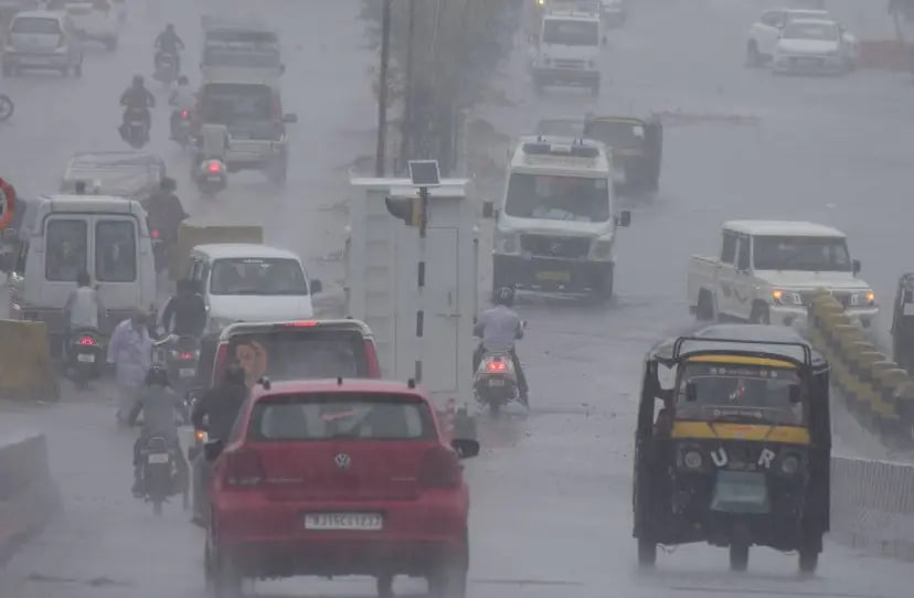 राजस्थान में बिपरजॉय का कहर, कॉलोनियां में भरा पानी, जहरीले जंतुओं के साथ जागकर
लोगों ने गुजारी रात