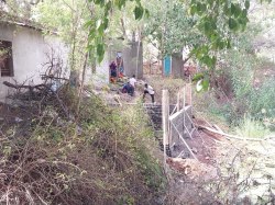 खोखरा के हंससागर तालाब के पार पर आदर्श गौठान समिति के अध्यक्ष का कब्जा - image