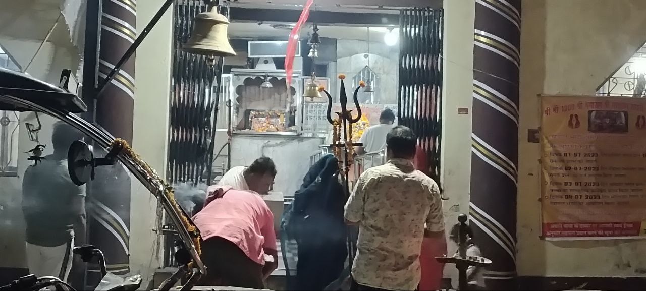 #Ashadhi_Puja : आधी रात शंख-घंटा बजाते हुए निकलती है आषाढ़ी पूजा यात्रा